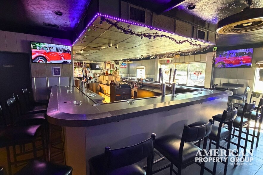 More Photos Of 4459 Bee Ridge Rd, Sarasota Bar For Sale