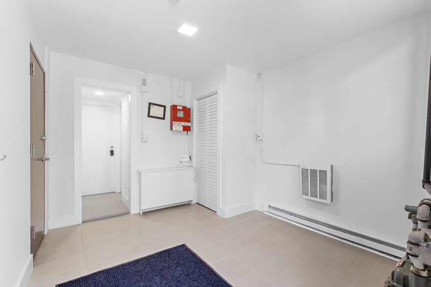 More Photos Of 109-111 35th St, Union City Warehouse For Lease