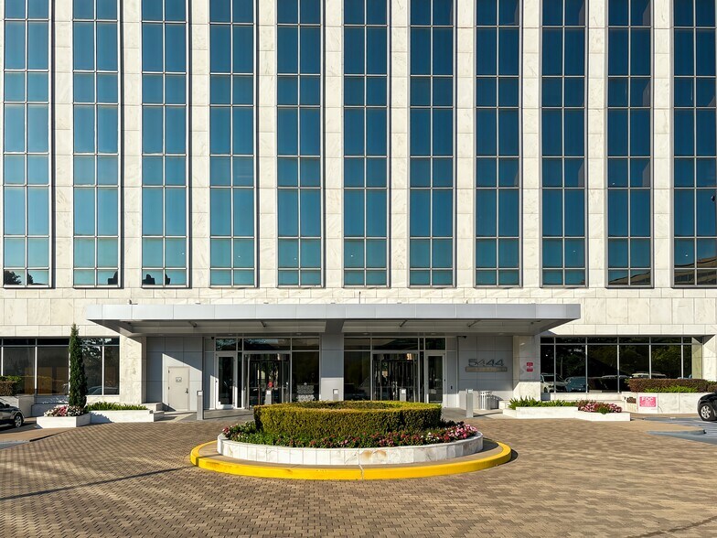 More Photos Of 5444 Westheimer Rd, Houston Coworking Space