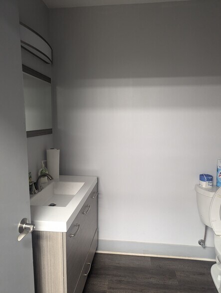 More Photos Of 1860 Stratford Ave, Stratford Auto Repair For Sale