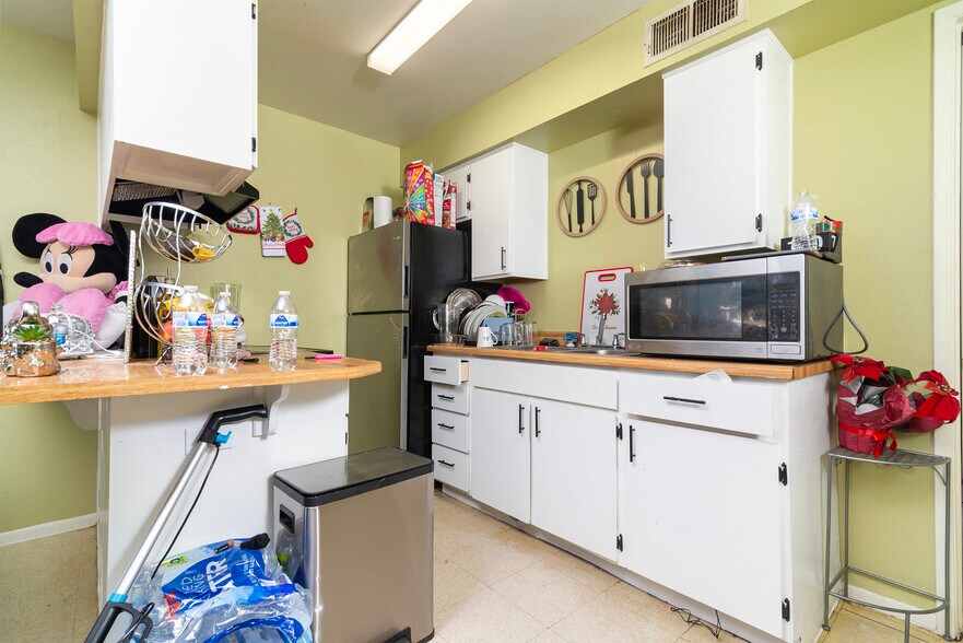 More Photos Of 2444 E Willetta St, Phoenix Multifamily For Sale