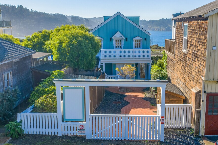 More Photos Of 45094 Main St, Mendocino General Retail For Sale