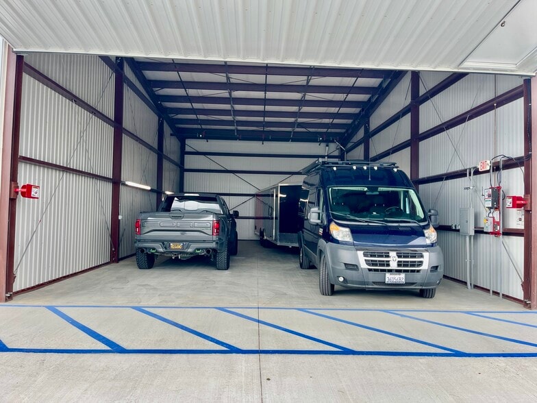 More Photos Of 43250 Sunburst St, Indio Showroom For Sale