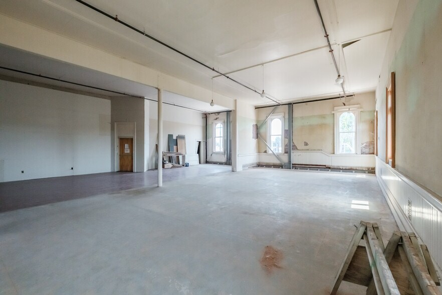 More Photos Of 796 S Main St, Lebanon Storefront Retail Office For Sale