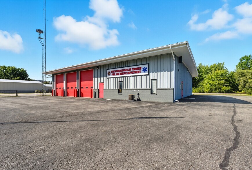 More Photos Of 513 E Saginaw St, Breckenridge Warehouse For Lease