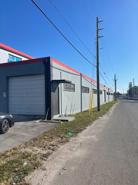 More Photos Of 2099 S Park Rd, Hallandale Manufacturing For Sale