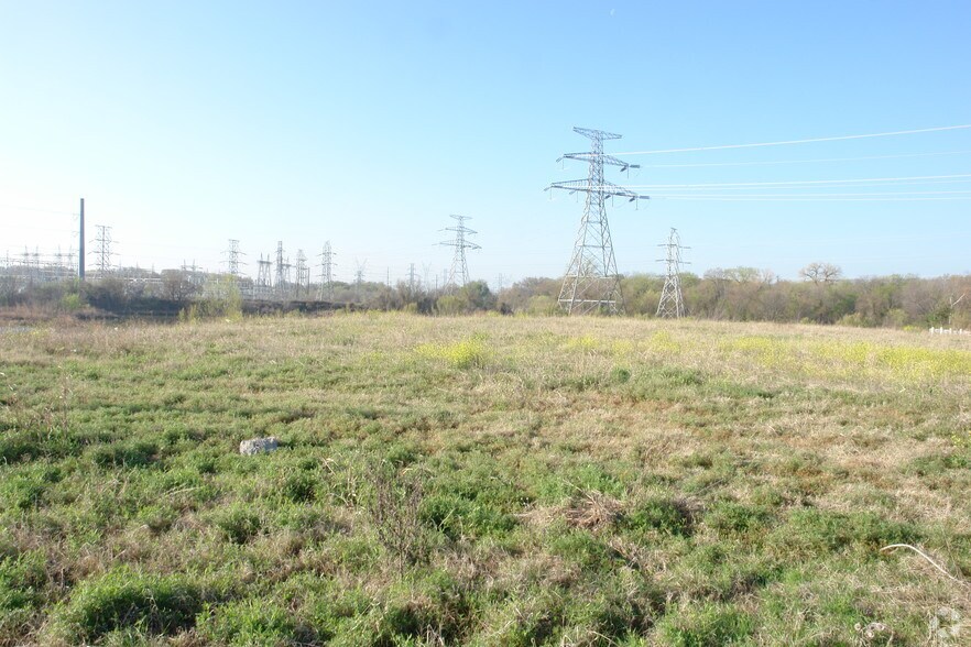 More Photos Of 2741 N I-35e, Carrollton Land For Lease