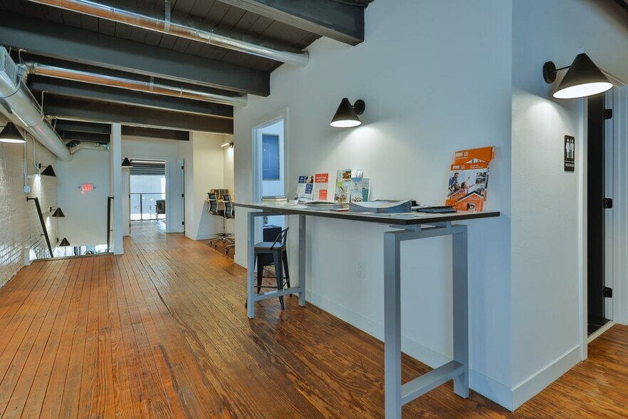 More Photos Of 615 Broadway St, Lubbock Office For Sale