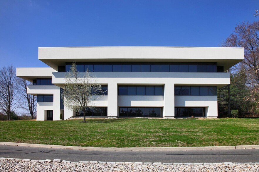 More Photos Of 4 Mountainview Ter, Danbury Office For Lease