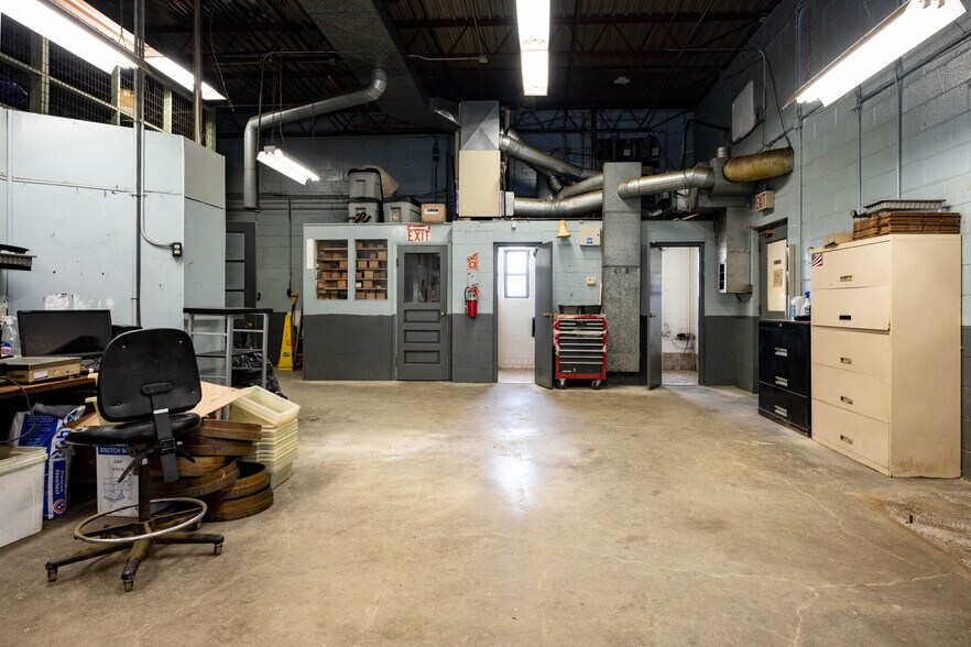 More Photos Of 170 Bennington Dr, Rochester Manufacturing For Lease