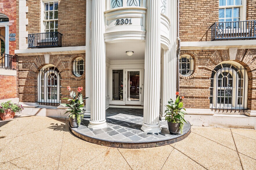More Photos Of 2301 Calvert St NW, Washington Office For Lease