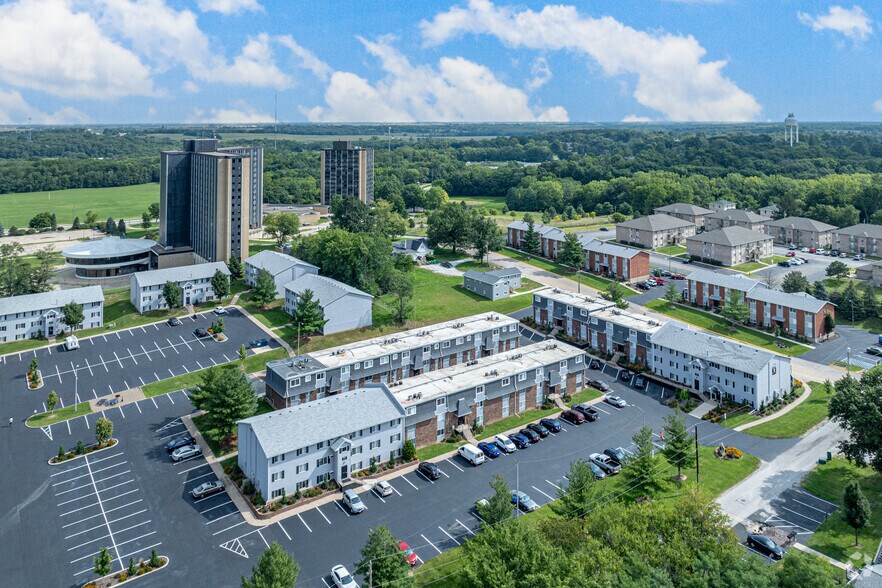 More Photos Of 902 N Charles St, Macomb Apartments For Sale