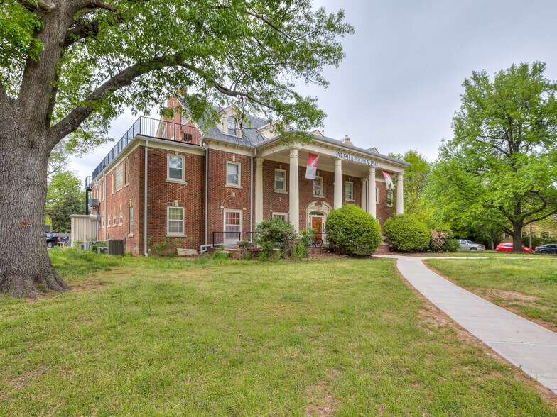 More Photos Of 702 S Lahoma Ave, Norman Dormitory For Sale