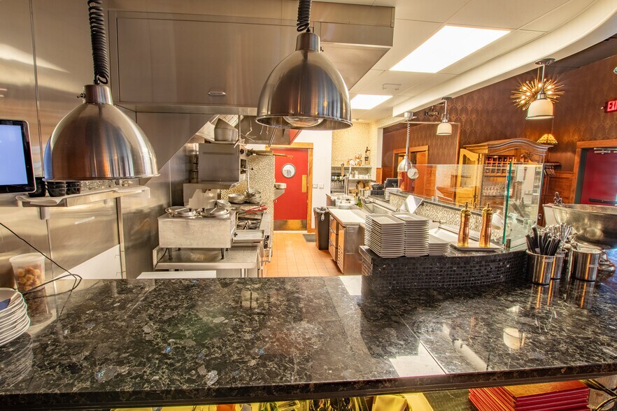 More Photos Of 638 SW 6th St, Redmond Restaurant For Sale