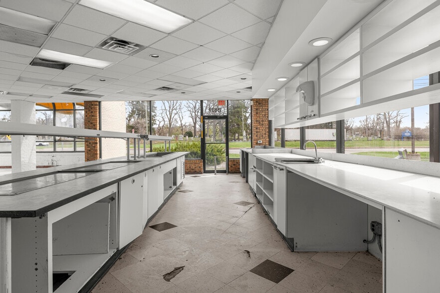 More Photos Of 15839 Telegraph Rd, Redford Township Fast Food For Lease