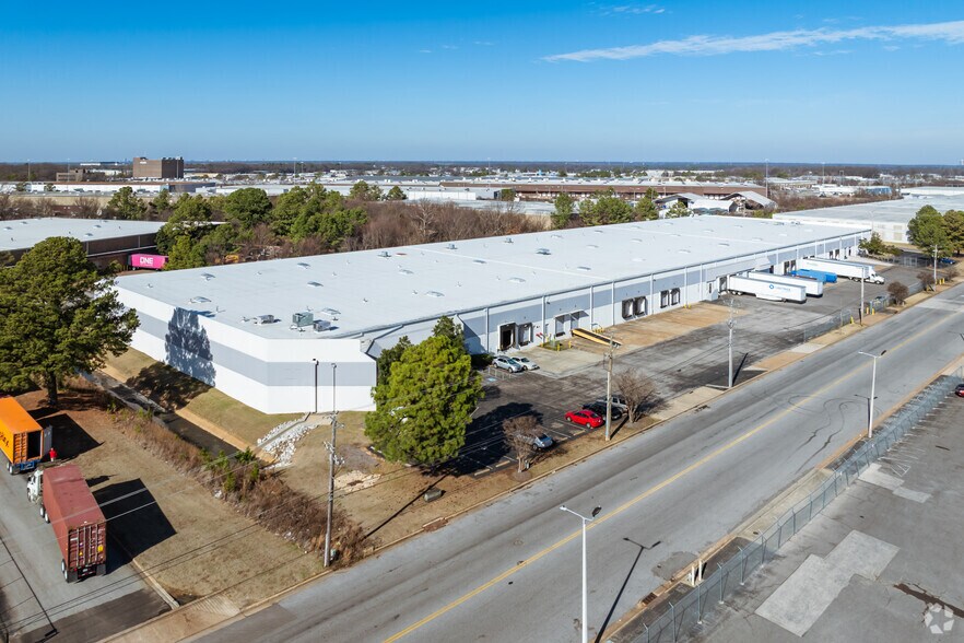 More Photos Of 4403-4467 Delp St, Memphis Distribution For Lease