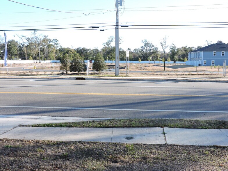 More Photos Of 8141 Ramona Blvd, Jacksonville Veterinarian Kennel For Lease