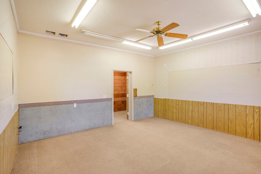 More Photos Of 140 Central St, Colorado City Office For Sale