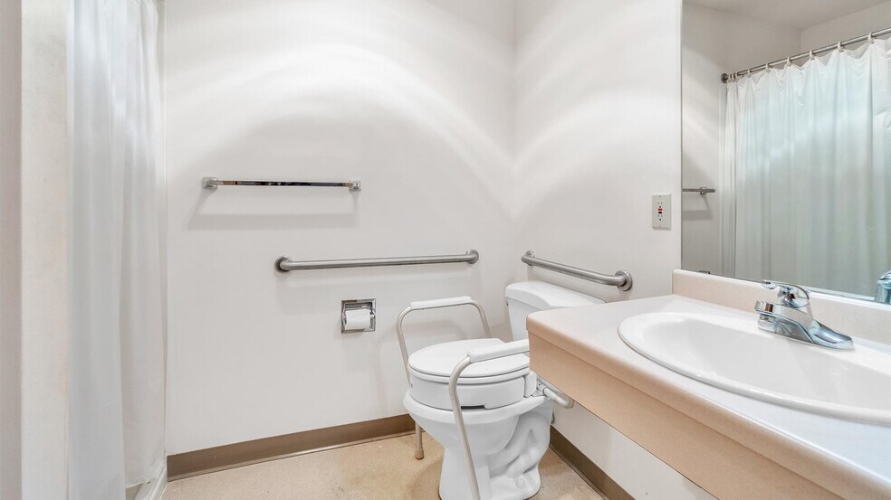 More Photos Of 121 S 5th St, Evansville Assisted Living For Sale