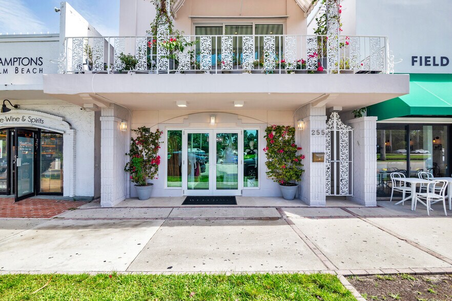 Primary Photo Of 255 Royal Poinciana Way, Palm Beach Storefront Retail Residential For Lease