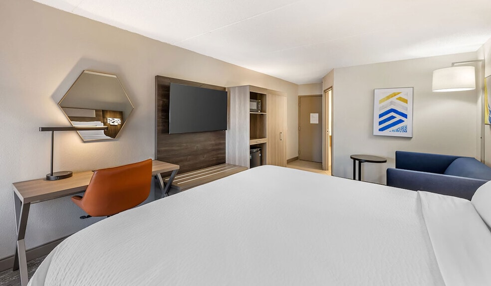 More Photos Of 13330 Cicero Ave, Crestwood Hotel For Sale