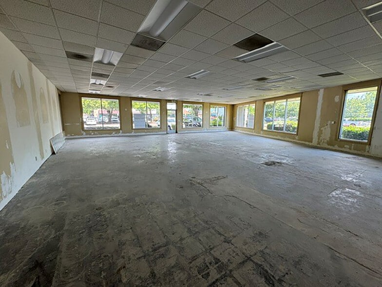 More Photos Of 8750 SW Citizens Dr, Wilsonville General Retail For Lease