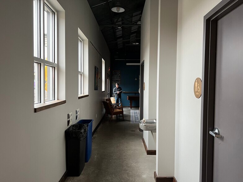 More Photos Of 1401-1431 Northern Ct, Madison General Retail For Sale