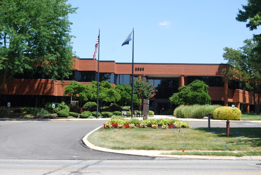 More Photos Of 2555 Kingston Rd, York Office For Lease