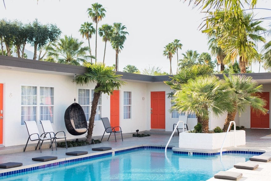 More Photos Of 111 S Via Las Palmas, Palm Springs Hotel For Sale