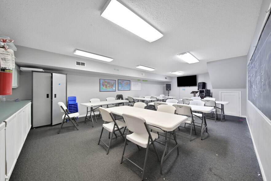 More Photos Of 6265 Shadowbend, The Woodlands Coworking Space
