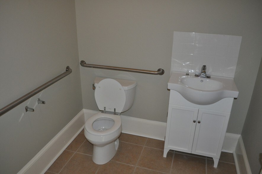 More Photos Of 4330 S Lee St, Buford Medical For Lease