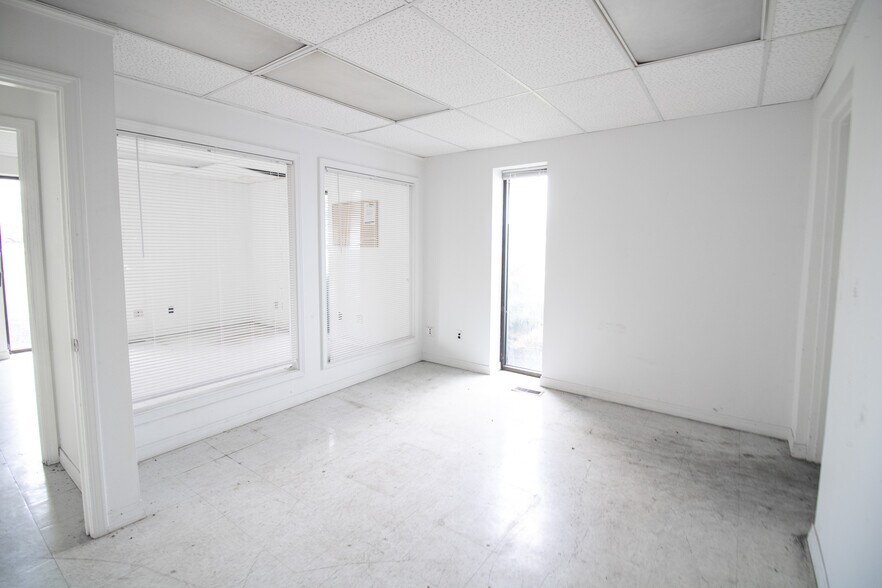More Photos Of 946 S State Road 32, Union City Manufacturing For Lease