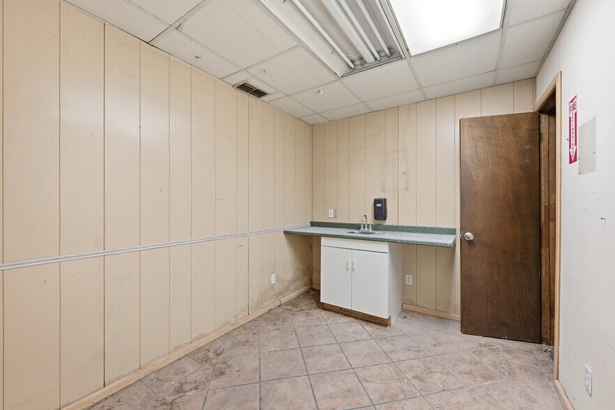 More Photos Of 619 Cassat Ave, Jacksonville Warehouse For Lease