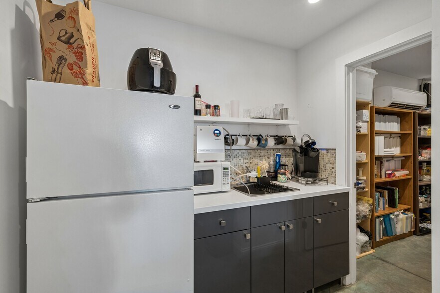 More Photos Of 1557 Meeting Street Rd, North Charleston Freestanding For Sale