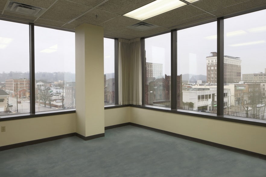 More Photos Of 1000 Fifth Ave, Huntington Medical For Lease