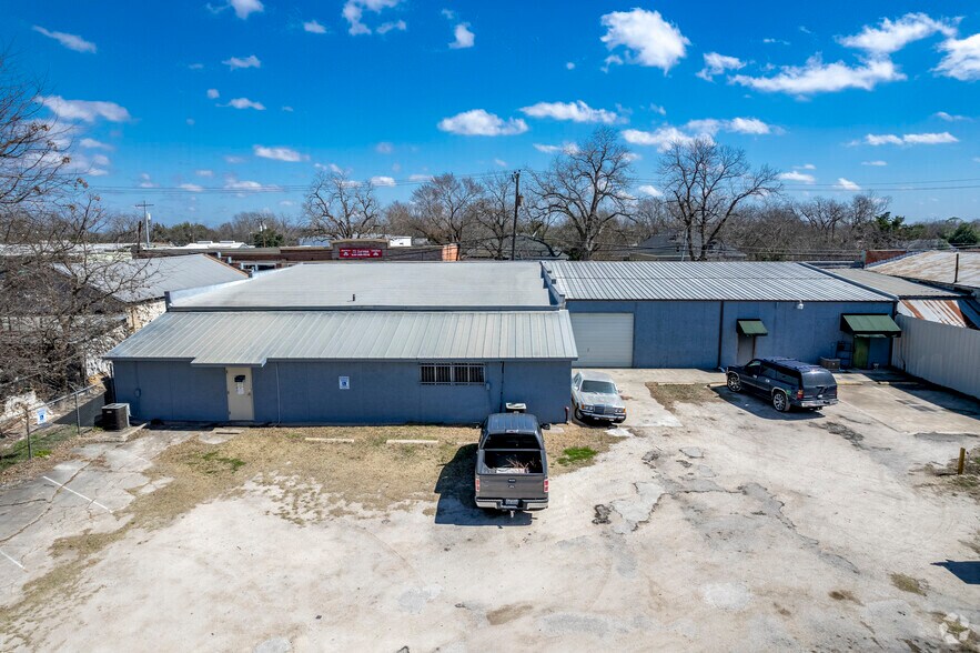 More Photos Of 1420 N Austin St, Seguin Office For Lease