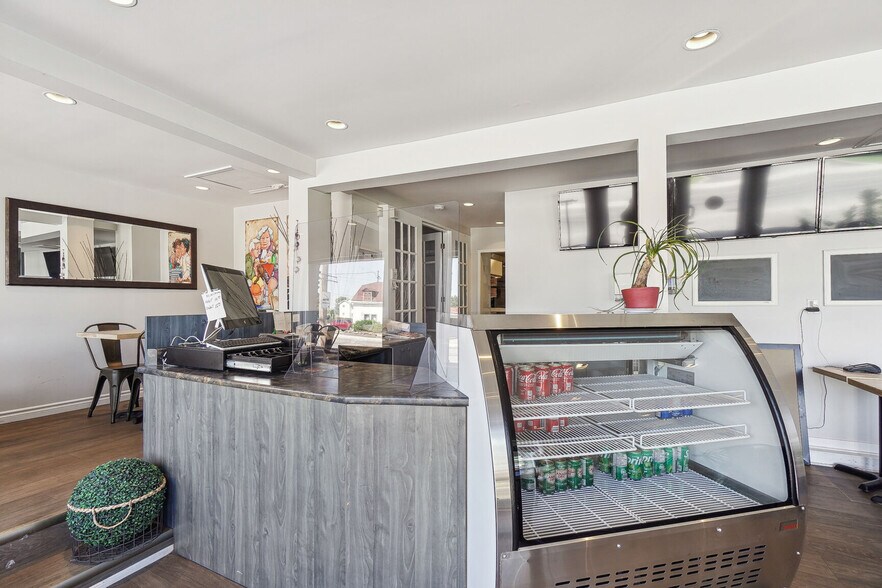 More Photos Of 536 Rue Principale, Laval Freestanding For Sale