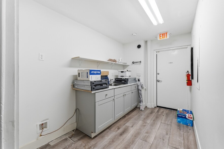 More Photos Of 7311 SW 59th Ct, South Miami General Retail For Lease