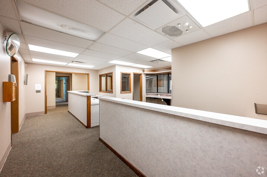 More Photos Of 1515 S 19th St, Elwood Office For Sale