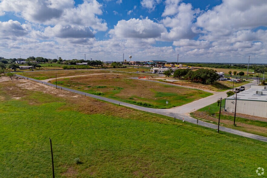 More Photos Of 208 Live Oak Way, Floresville Land For Sale