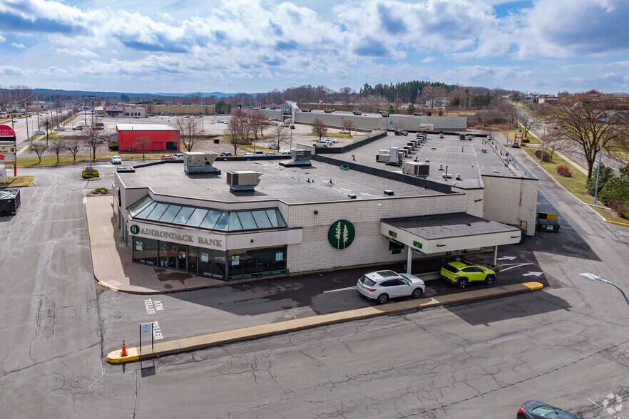 More Photos Of 4671-4697 Commercial Dr, New Hartford Storefront For Lease