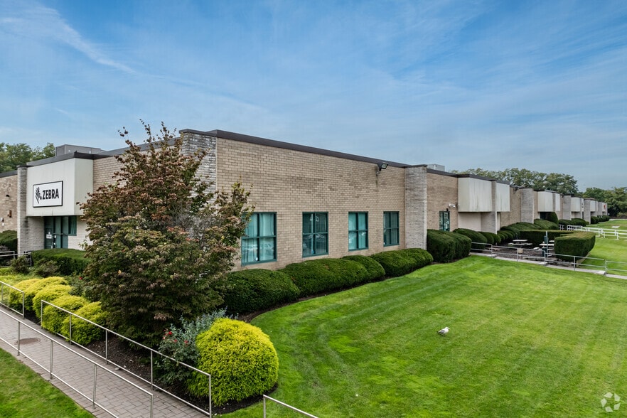 Primary Photo Of 60 Plant Ave, Hauppauge Warehouse For Lease