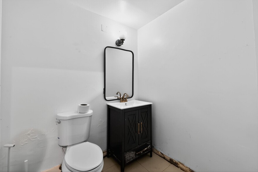 More Photos Of 7080-7088 NW 50th St, Miami Warehouse For Sale