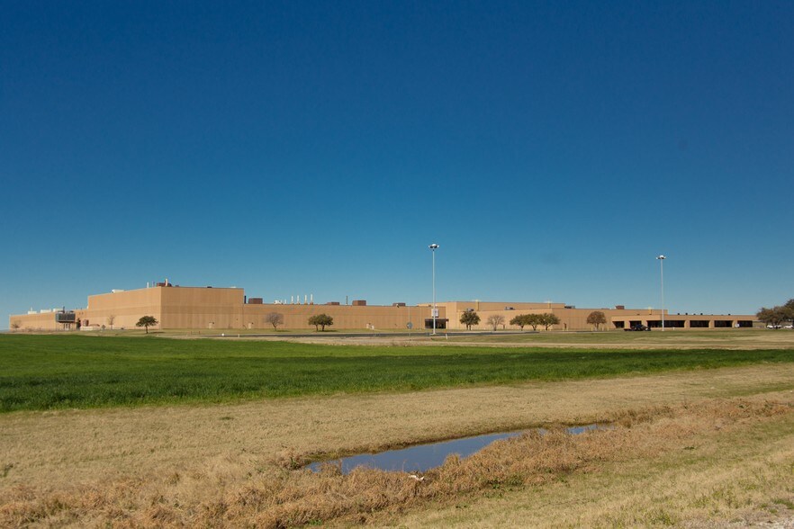 More Photos Of 8600 N Central Fwy, Wichita Falls Manufacturing For Sale