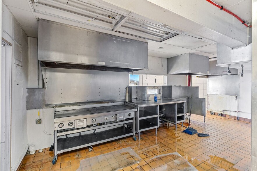More Photos Of 2058 Portland Ave, Louisville Freestanding For Lease