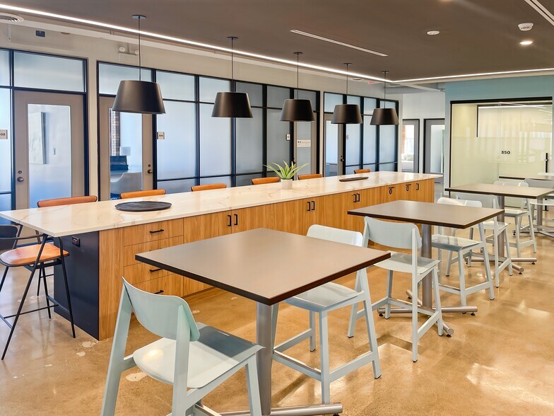 More Photos Of 222 S Prospect Ave, Park Ridge Coworking Space