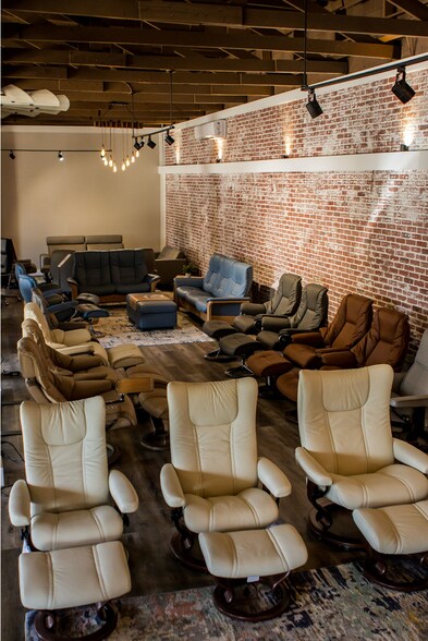 More Photos Of 29 Eglin Pky SE, Fort Walton Beach Freestanding For Sale