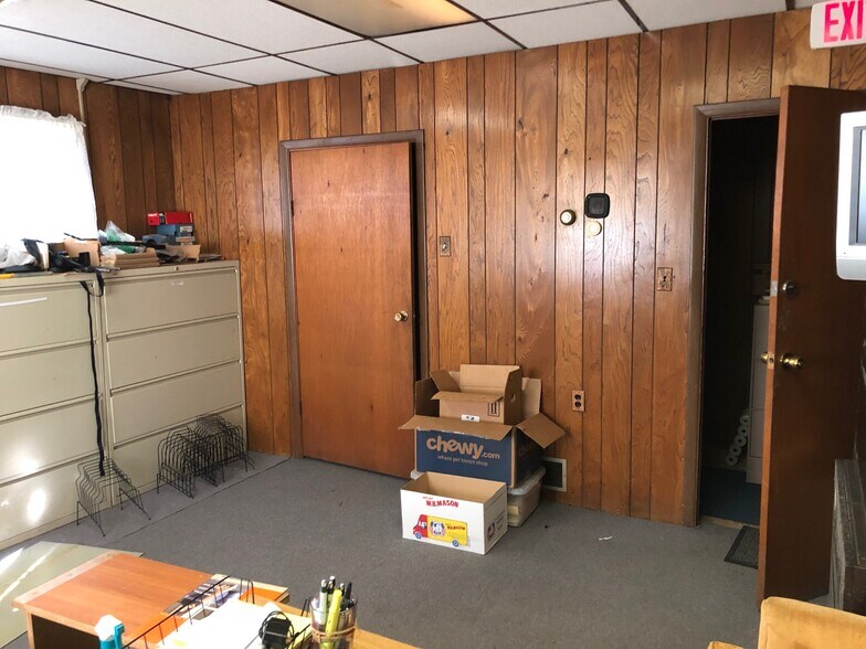 More Photos Of 800 Kennedy Blvd, Somerdale Distribution For Lease