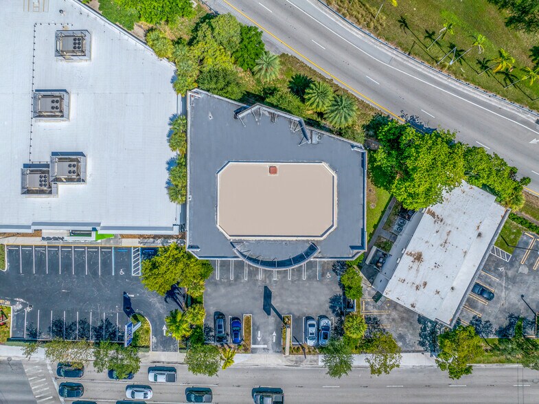 More Photos Of 9855 S Dixie Hwy, Pinecrest Freestanding For Lease