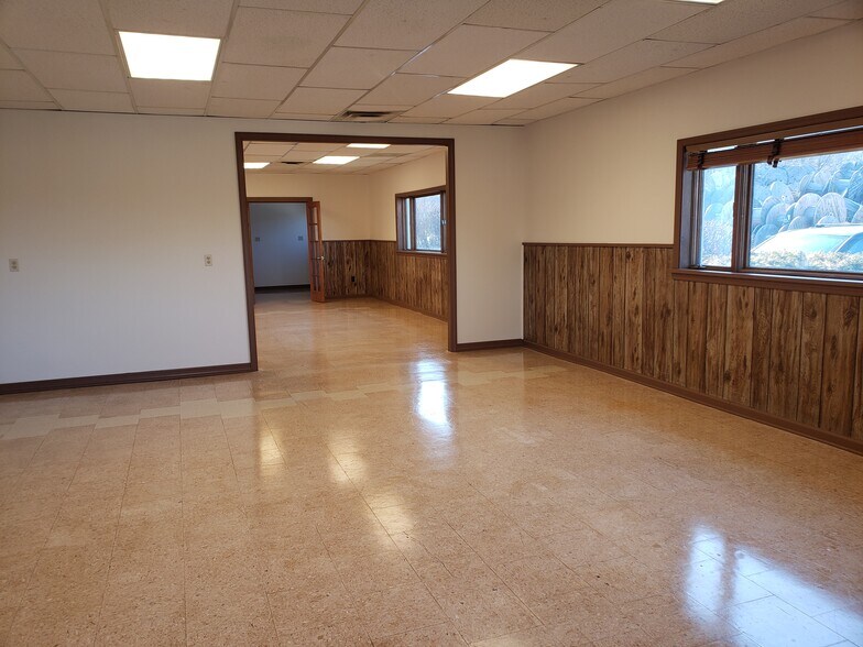 More Photos Of 39 Transport Ln, Pine Island Warehouse For Lease